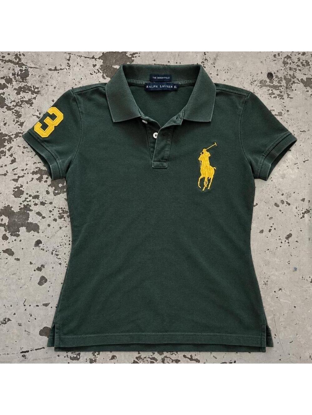 Beautiful vintage Y2K tight fitting women’s polo big pony polo, Ralph Lauren tee